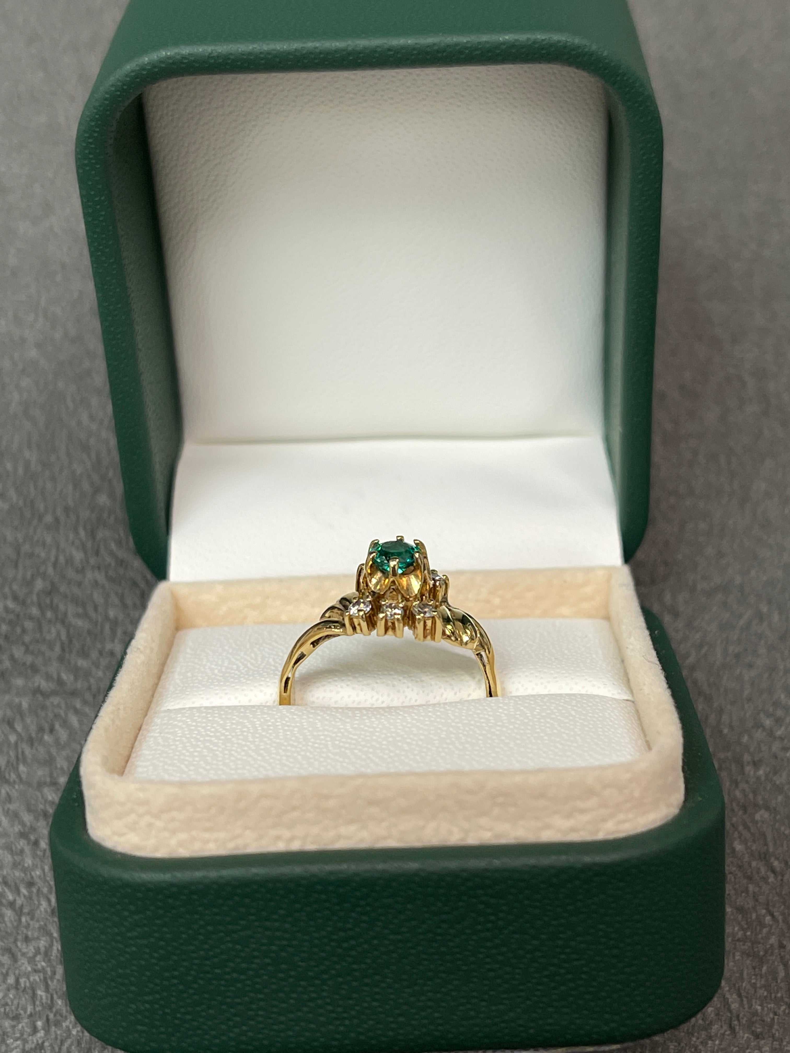 0.36tcw Floral Vintage Emerald & Diamond Ring 18K - Image 5