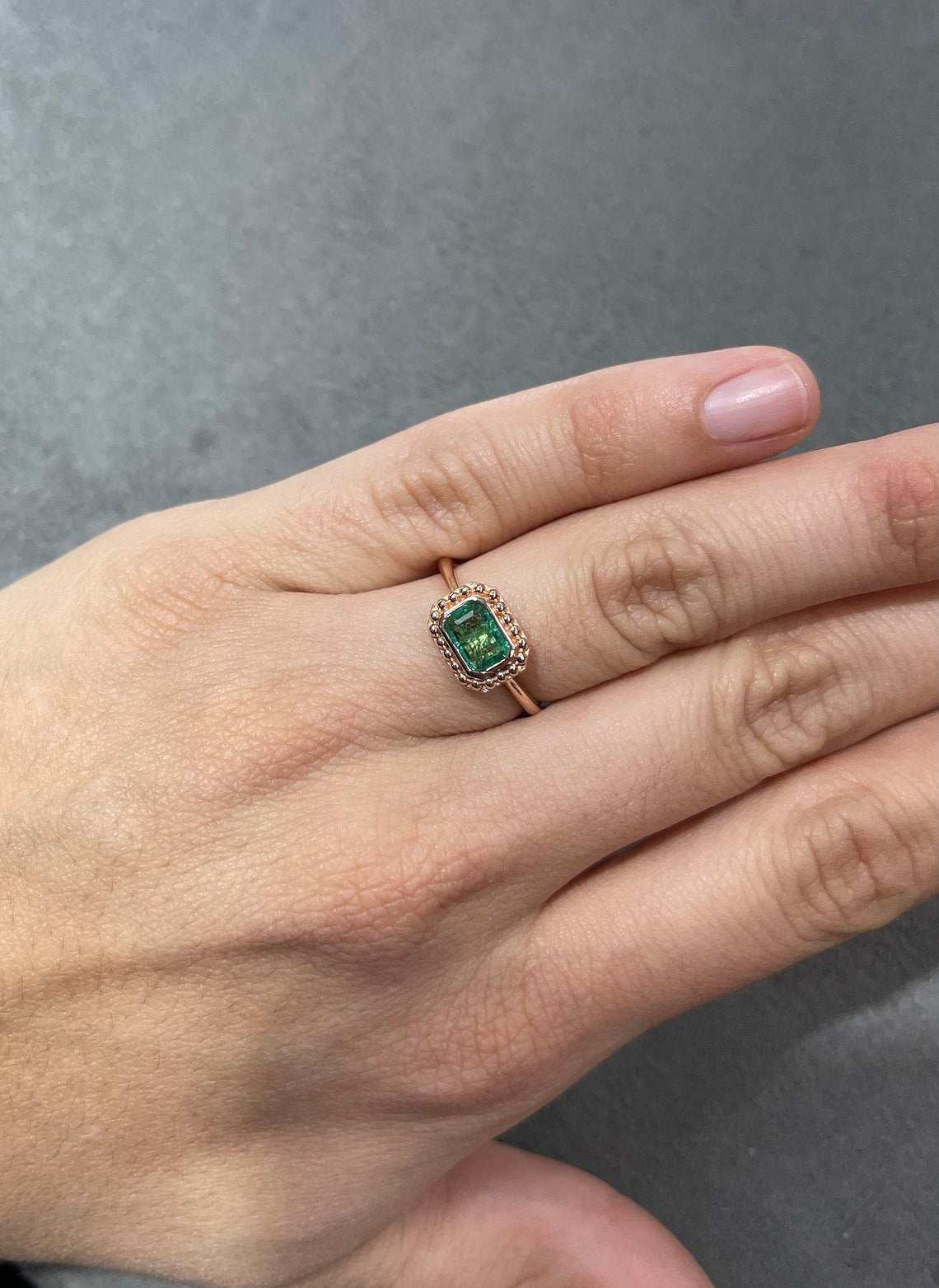 0.90ct Bezel Set Emerald Cut Emerald Solitaire Bead Ring 14K - Image 3
