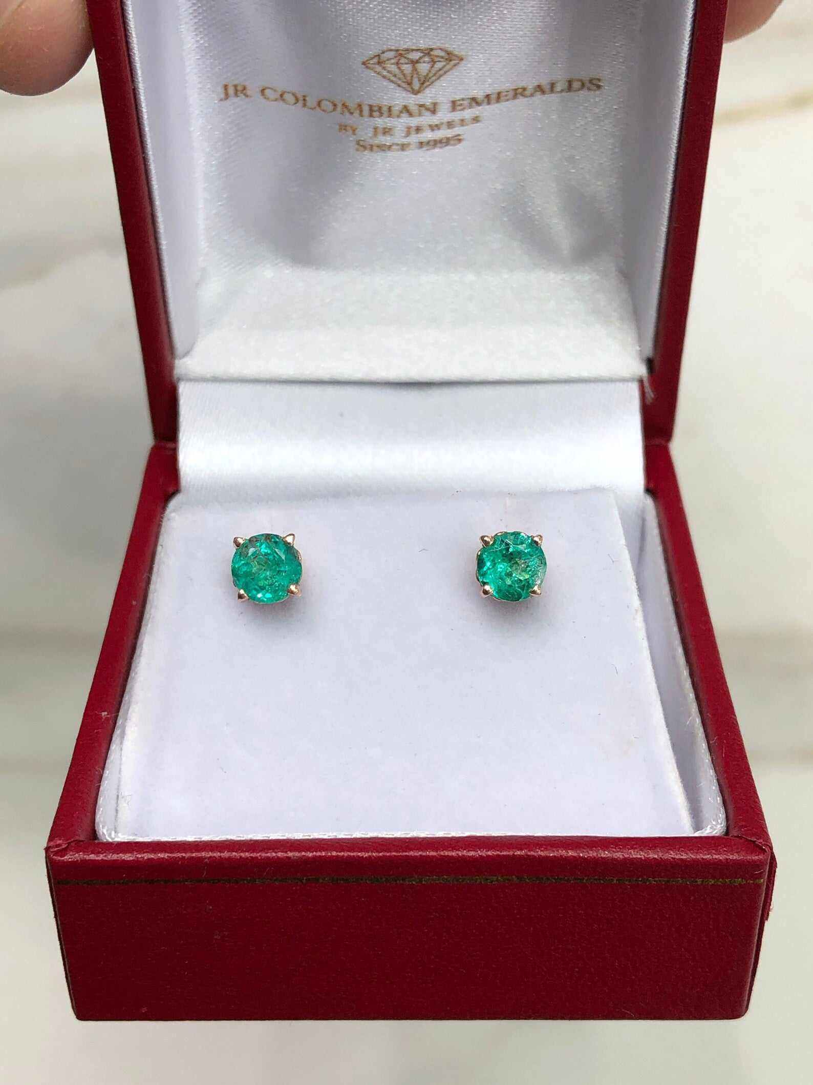 0.90tcw Round Cut Medium Deep Green Emerald Scroll Carved Stud Earrings 14K - Image 7