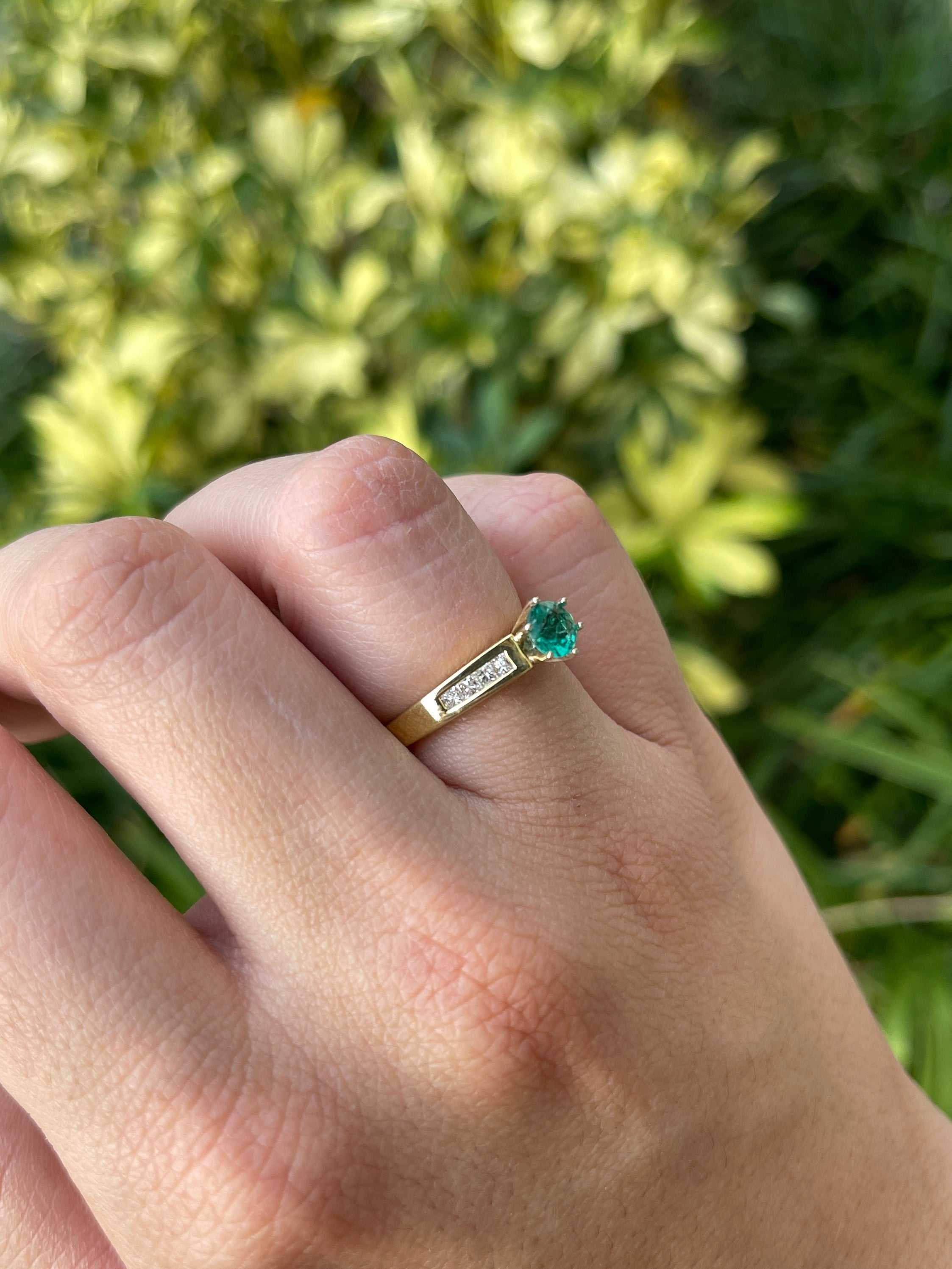 1.01tcw Round Emerald & Princess Cut Diamond Accent Engagement Ring 18K - Image 5
