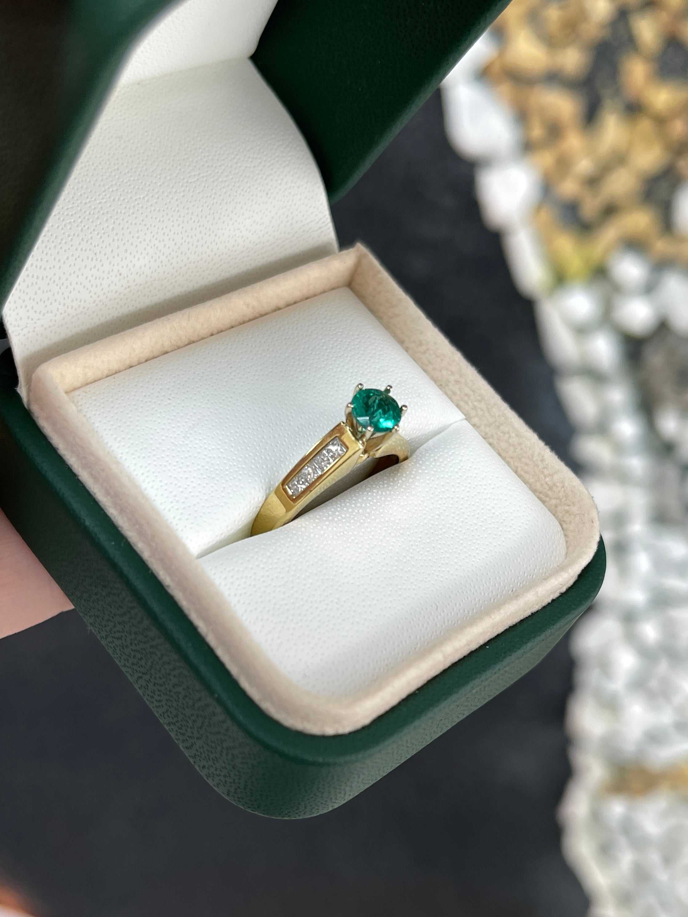 1.01tcw Round Emerald & Princess Cut Diamond Accent Engagement Ring 18K - Image 7