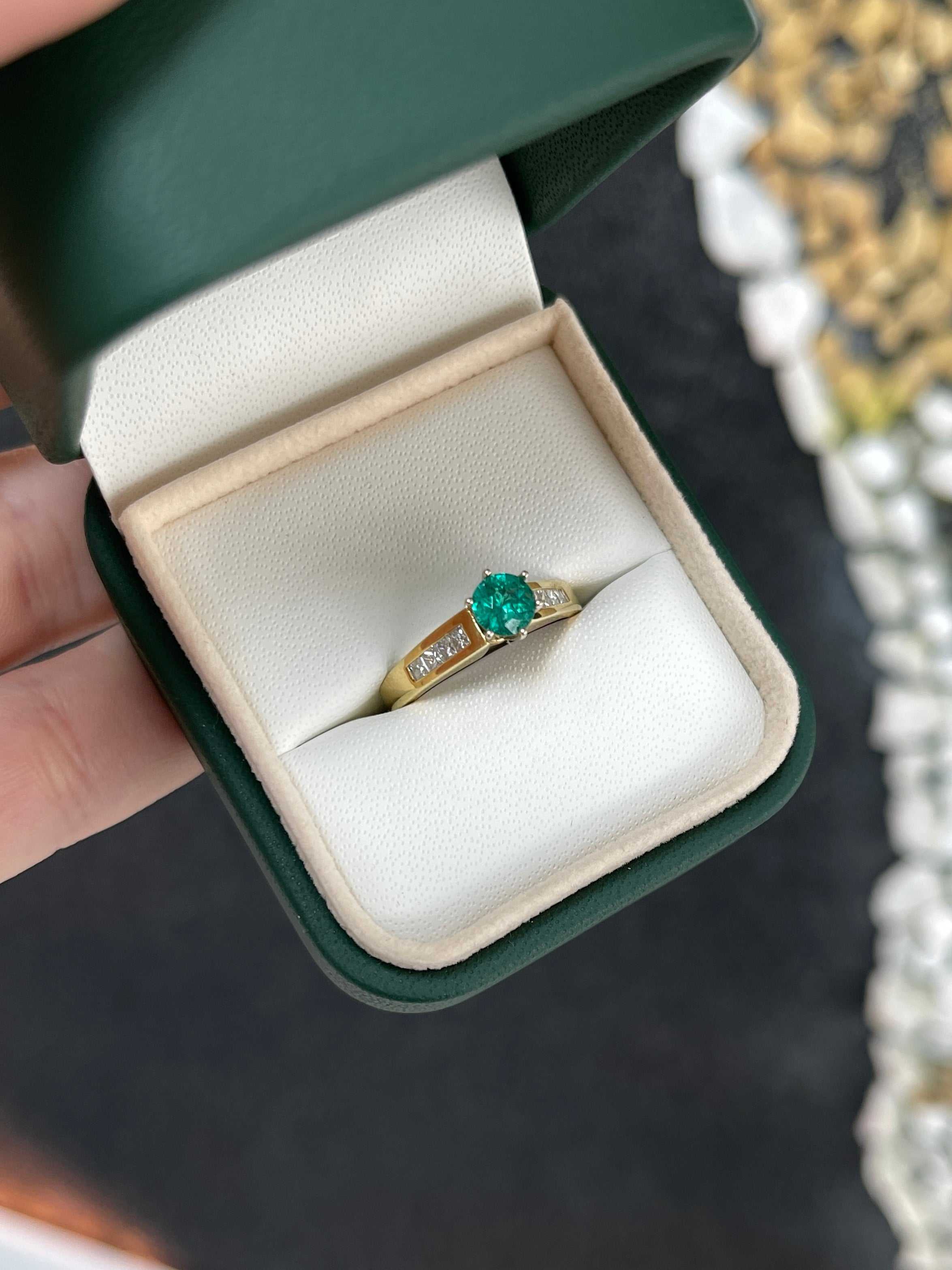 1.01tcw Round Emerald & Princess Cut Diamond Accent Engagement Ring 18K - Image 8