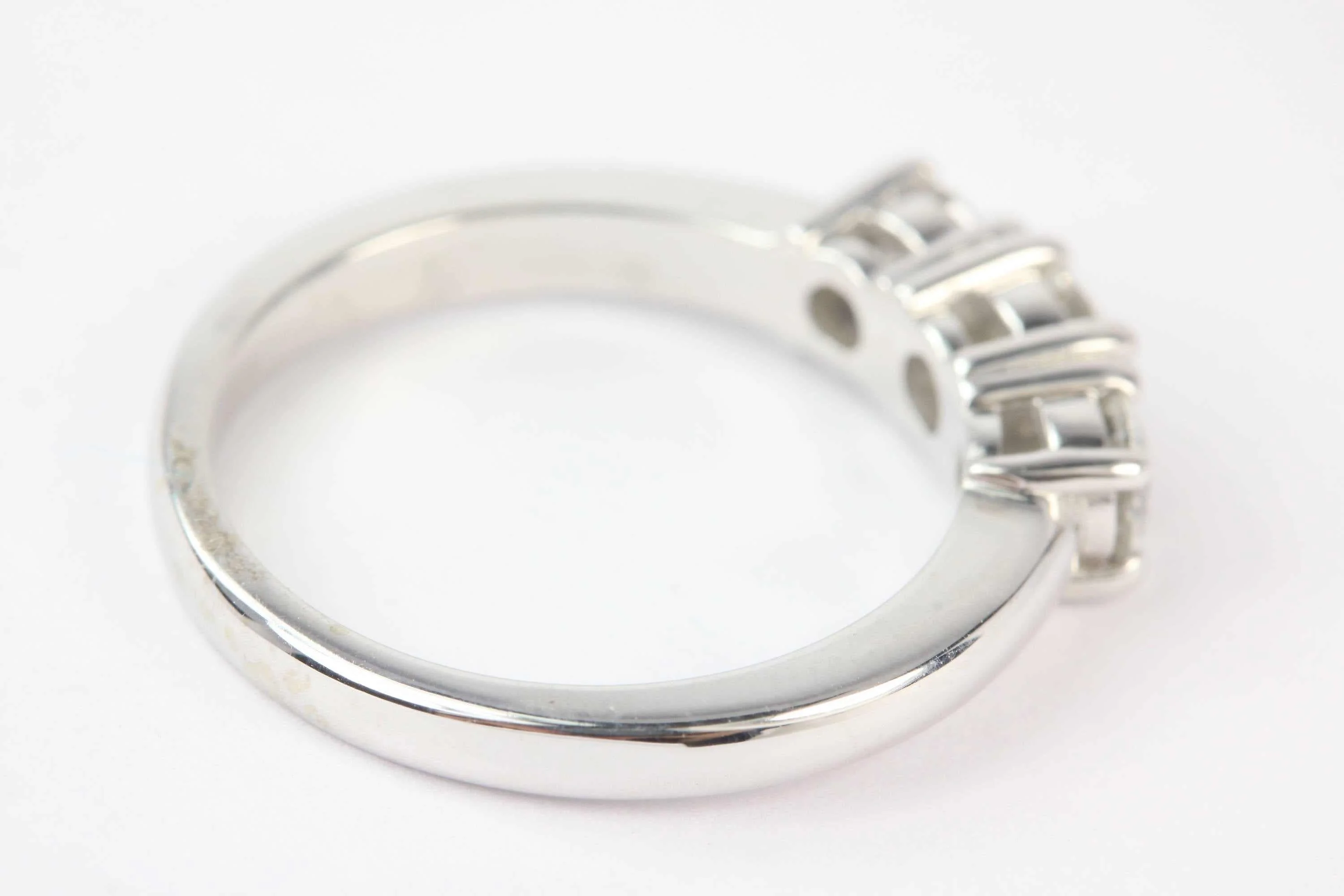 1.04tcw Three Stone Diamond Engagement Ring 14K - Image 4