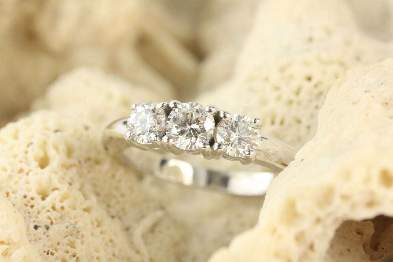1.04tcw Three Stone Diamond Engagement Ring 14K - Image 5