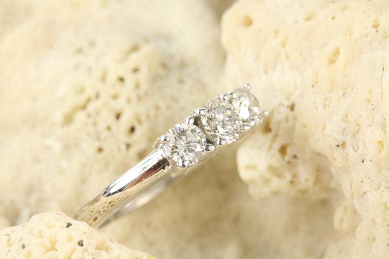 1.04tcw Three Stone Diamond Engagement Ring 14K - Image 6