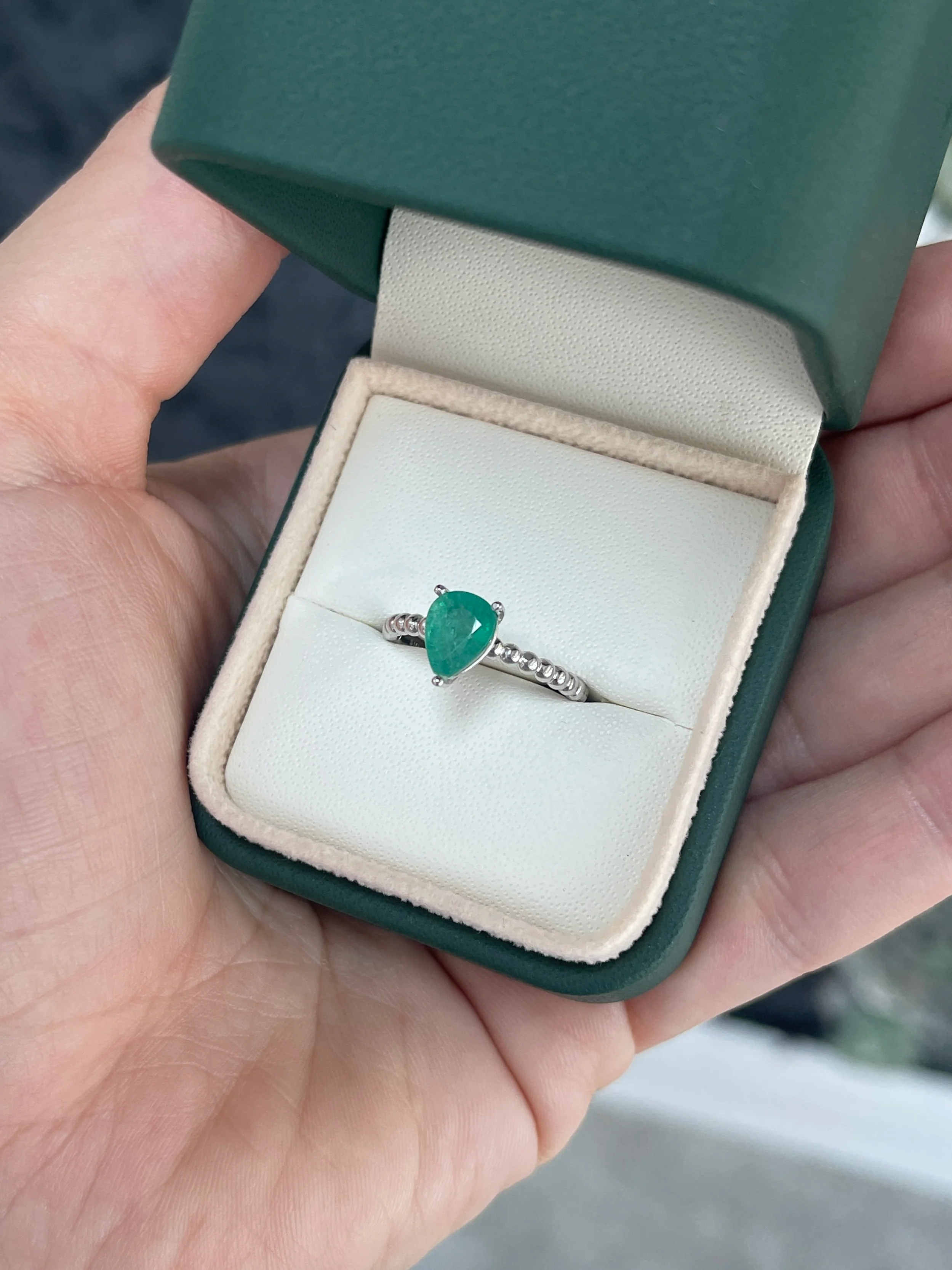 1.25ct 14K Solitaire Natural Pear Cut Emerald White Gold Beaded Ring - Image 8