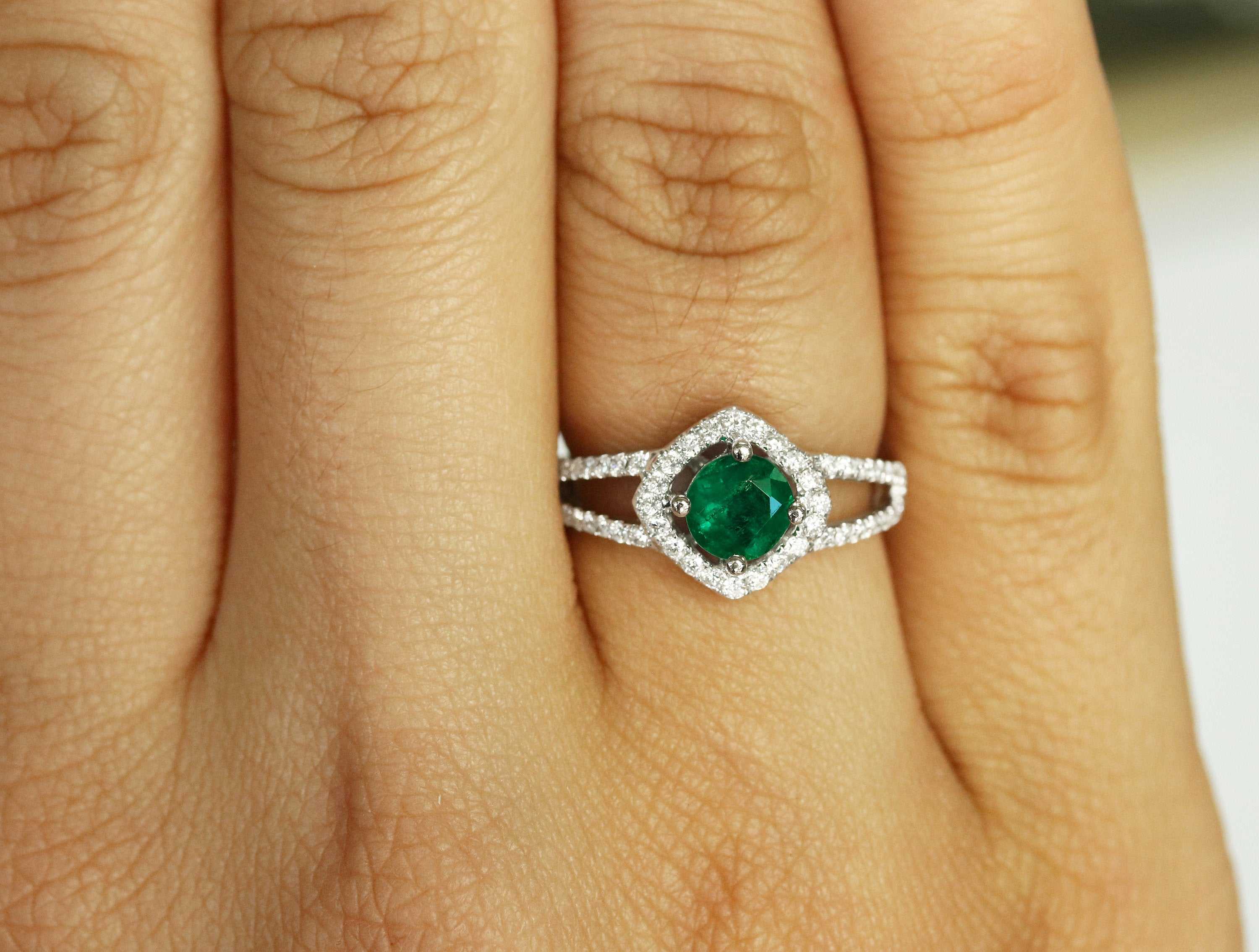 1.39tcw Split Shank Emerald & Diamond Halo Engagement Ring - Image 3