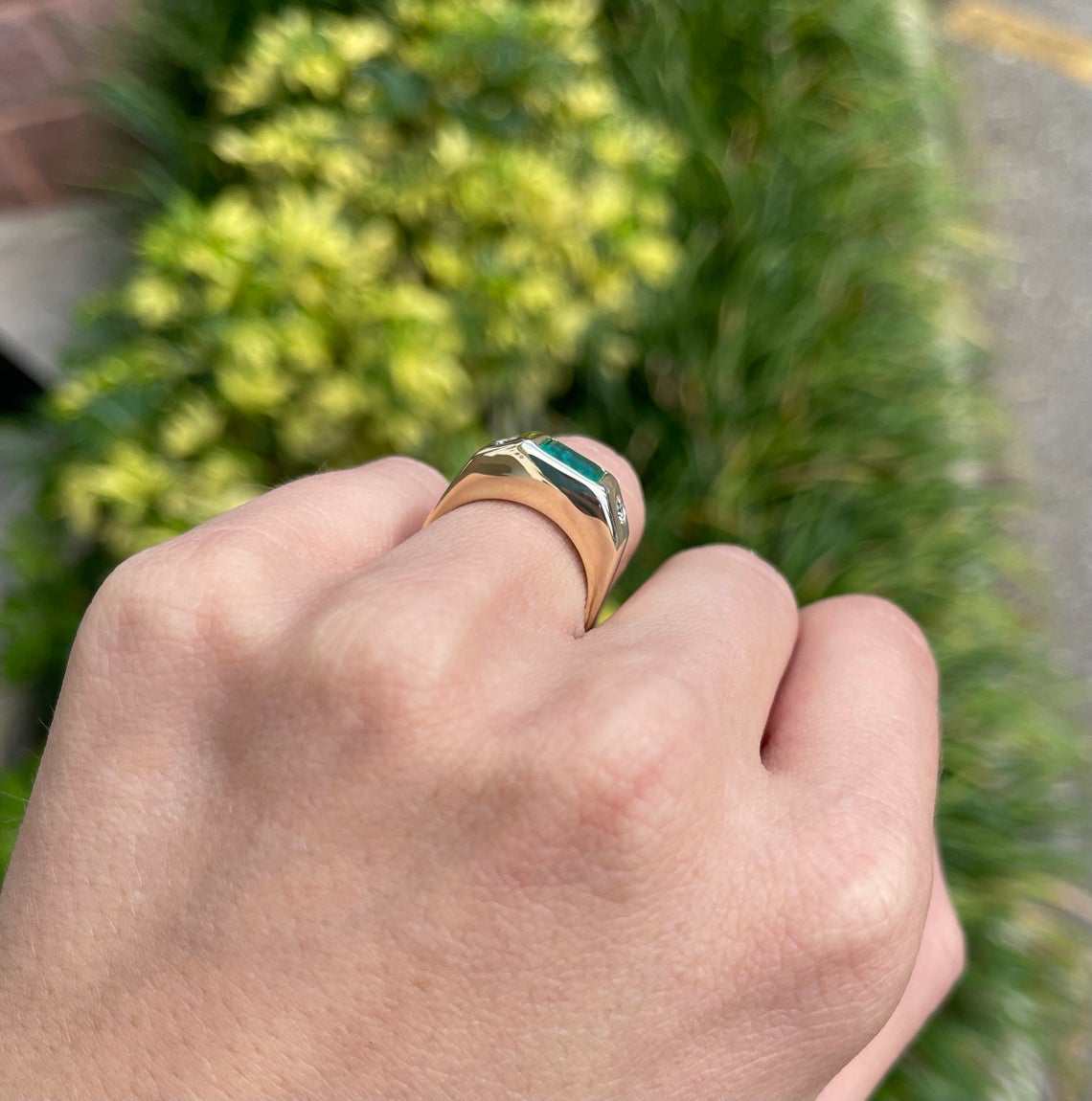 1.39tcw Three Stone Emerald & Round Diamond Signet Gypsy Ring - Image 5