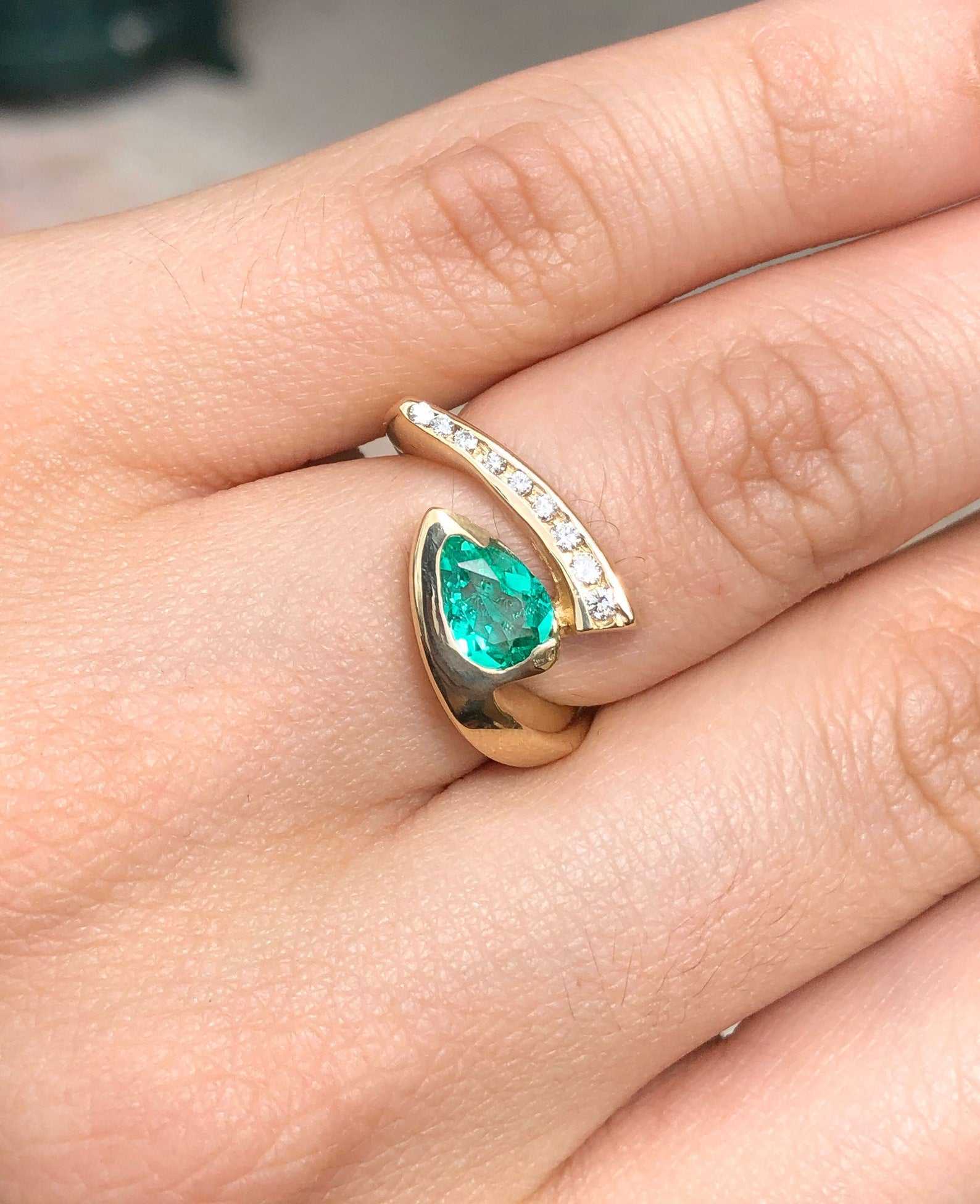 1.49tcw High Quality Pear Shape Genuine Emerald & Diamond Curved Statement Ring 14K Gold - Image 6