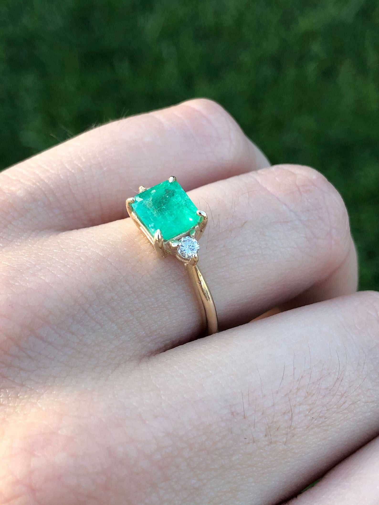 1.96tcw Three Stone Emerald & Round Diamond Ring 14K - Image 6