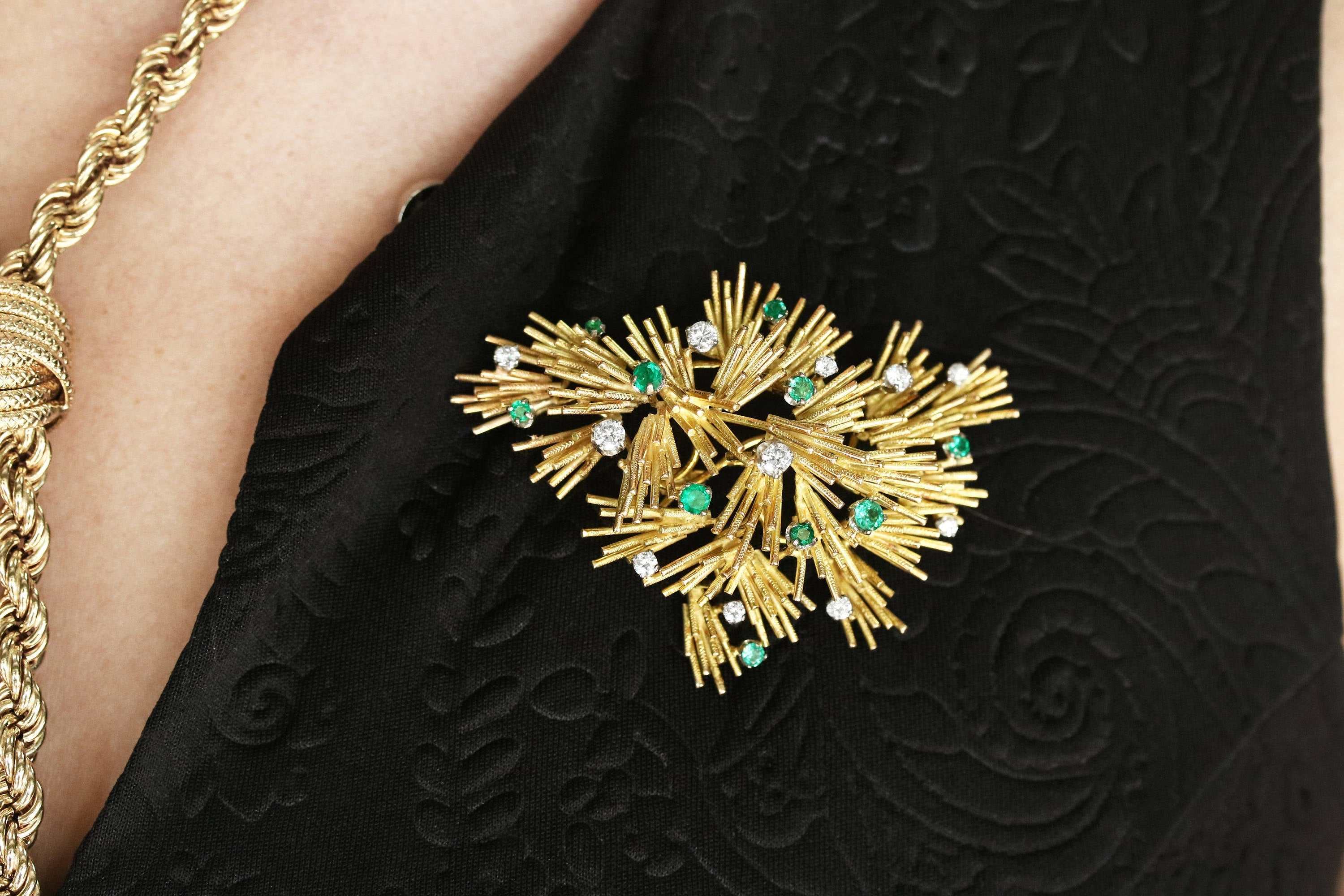2.05tcw Colombian Emerald & Diamond Gold Sea Urchin Brooch 18K - Image 6