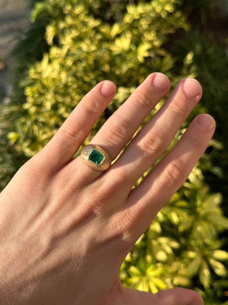 2.43ct 14K Lush Dark Green Emerald Cut Gypsy Unisex Matte Hammered Gold Finish Signet Ring - Image 3
