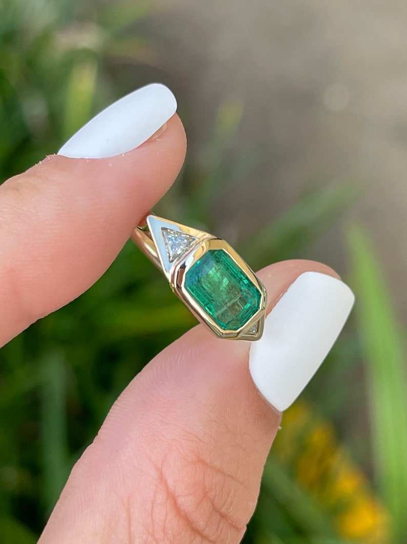 2.62tcw Three Stone East-West Natural Emerald & Trillion Cut Diamond Ring 14K - Image 8