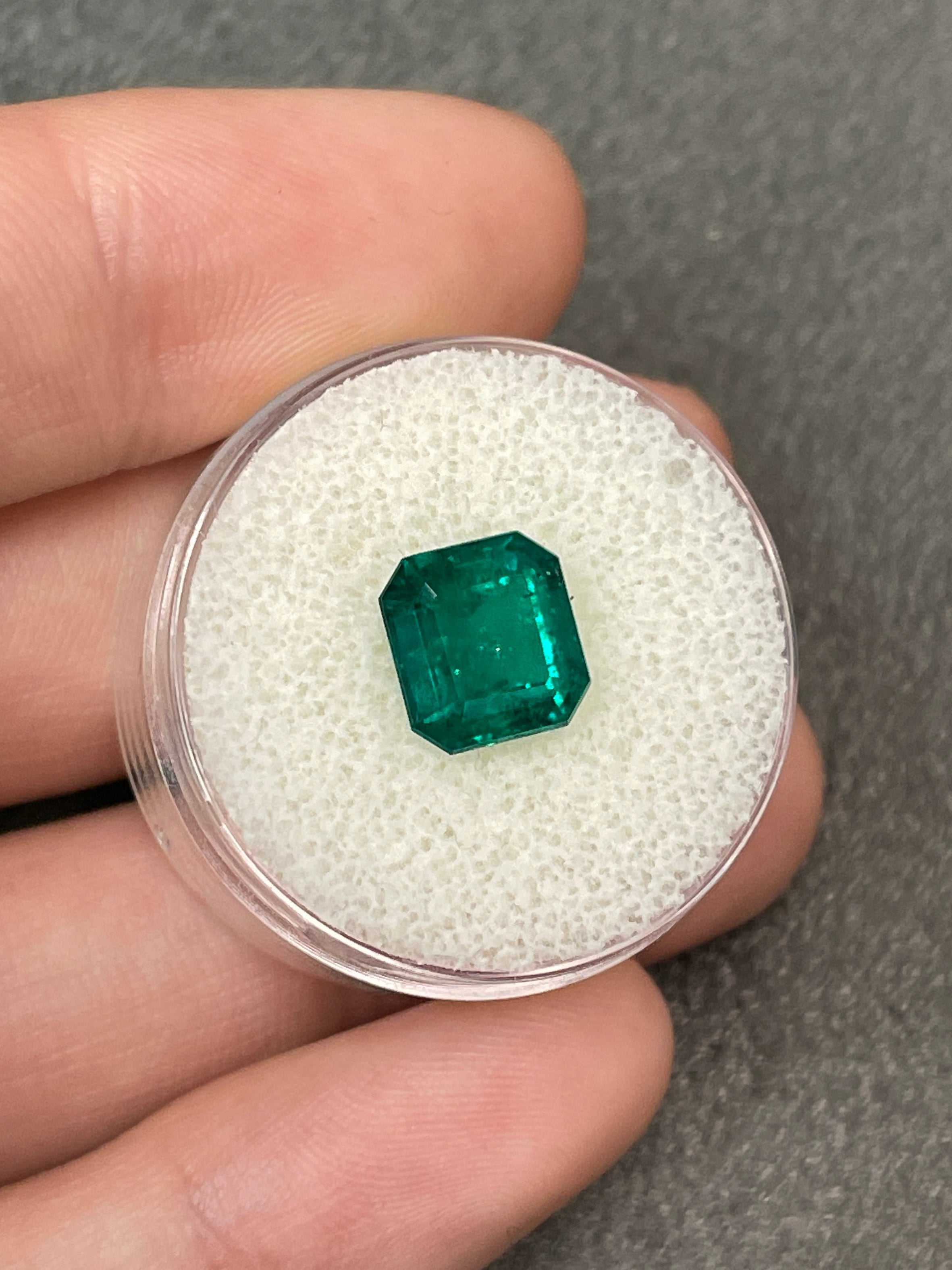 2.88 Carat GIA certified Vivid Muzo Green Natural Loose Colombian Emerald-Asscher Cut - Image 4