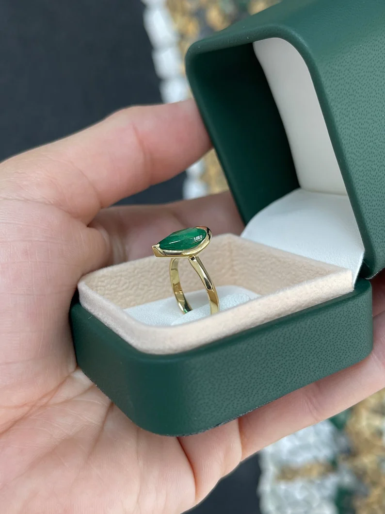 3.10ct 18K Lustrous Rich Dark Green Emerald Pear Cut Solitaire Gold Ring - Image 8
