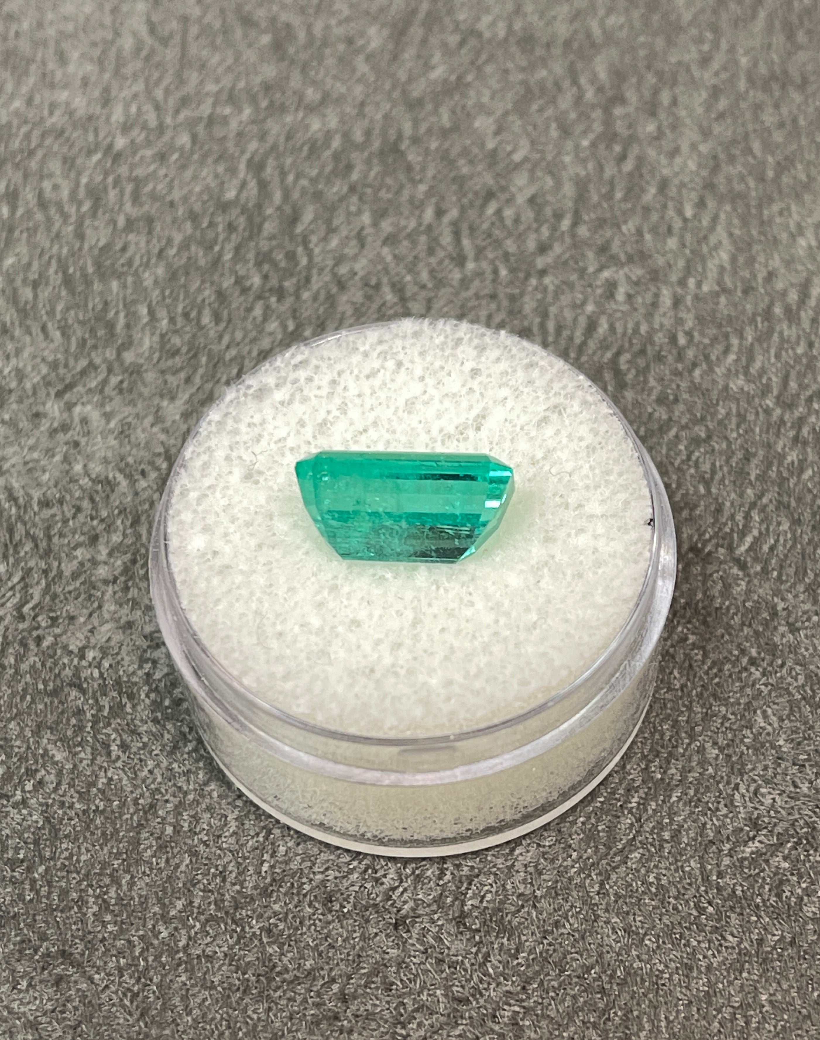 3.58 Carat Bluish Green Natural Loose Colombian Emerald-Elongated Emerald Cut - Image 5