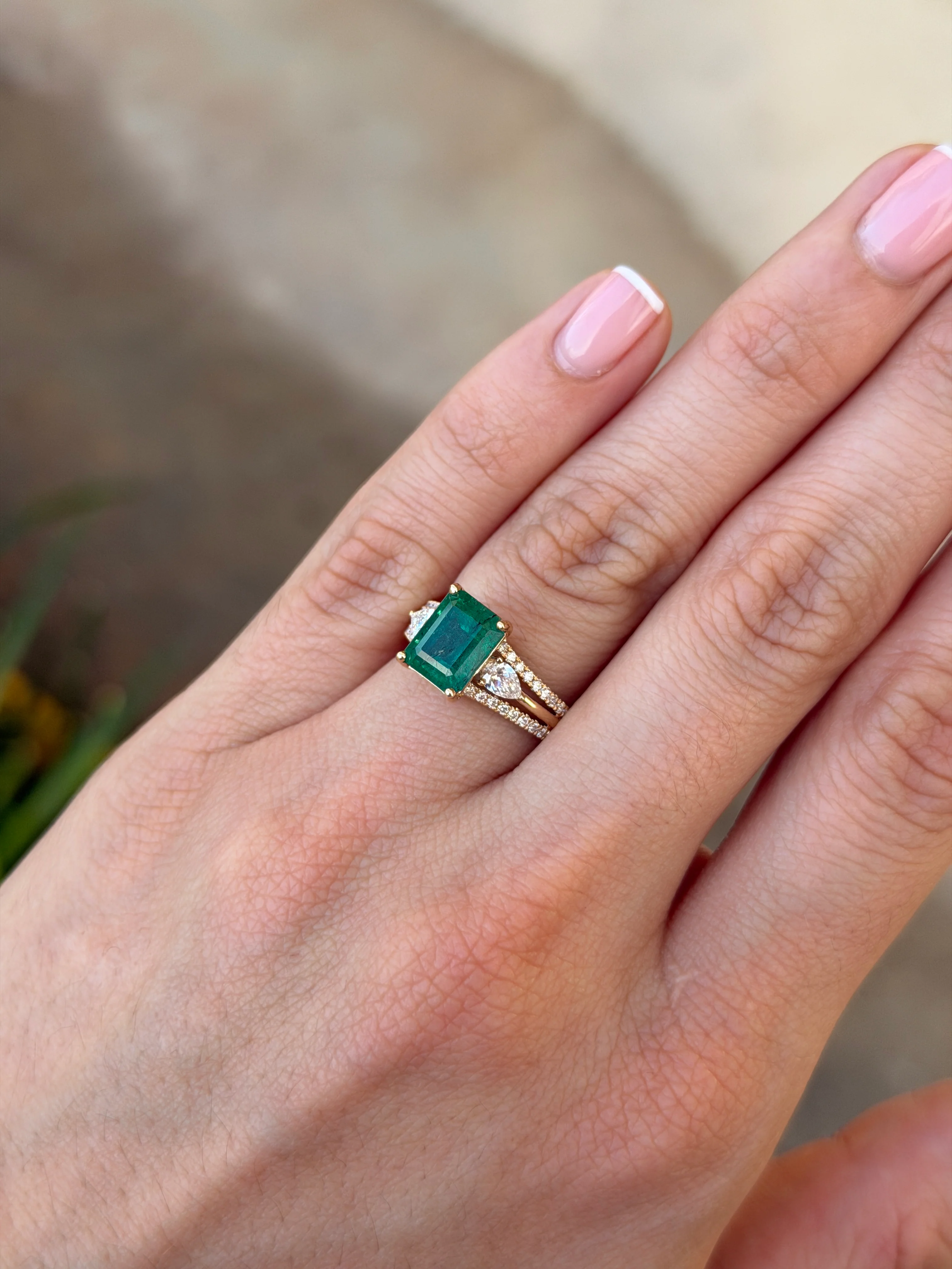 3.60tcw 14K Natural Emerald & Split Shank LAB Diamond Ring - Image 3