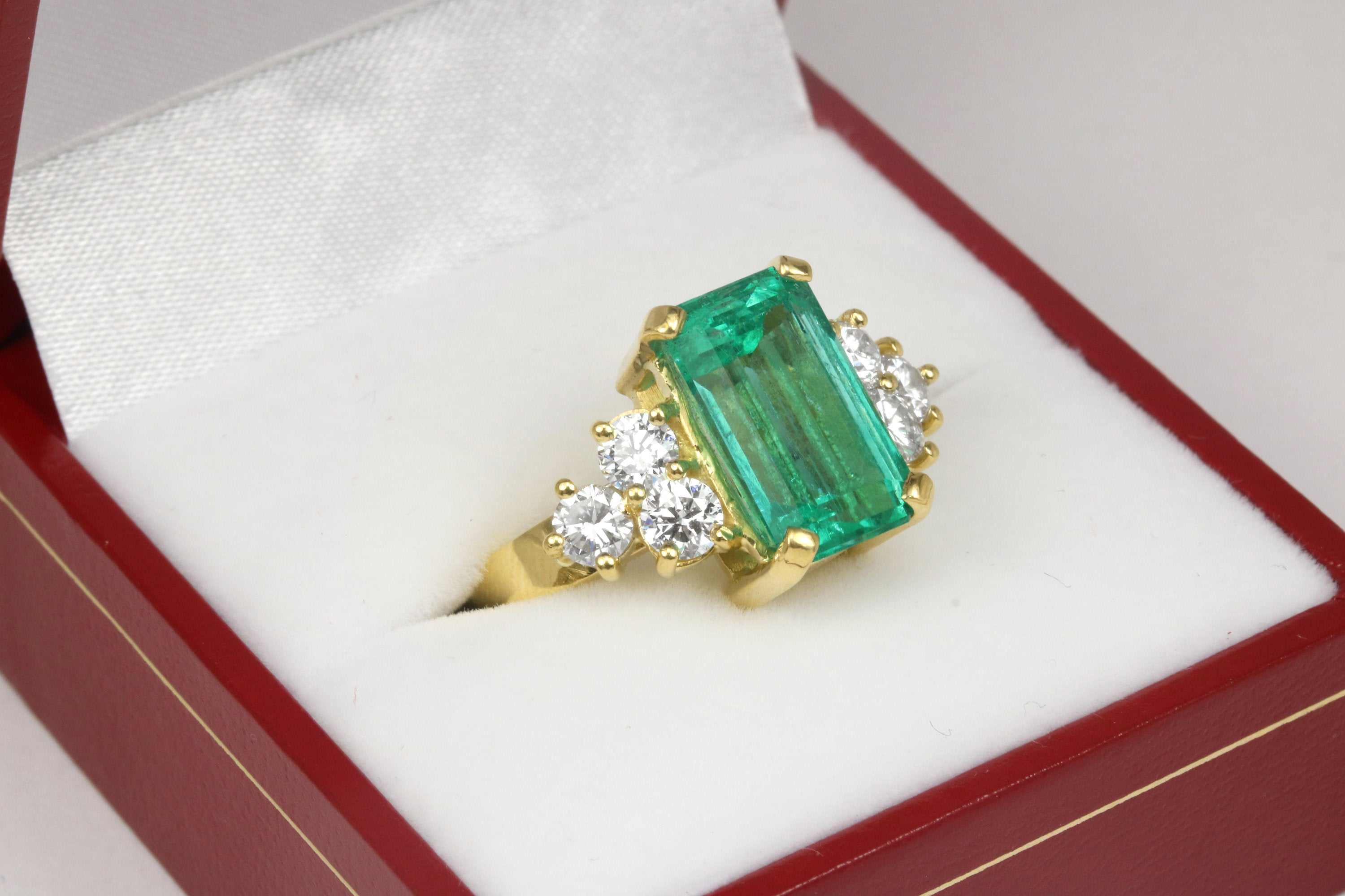 4.70tcw Elongated Emerald & Diamond Accent Ring 18K - Image 6