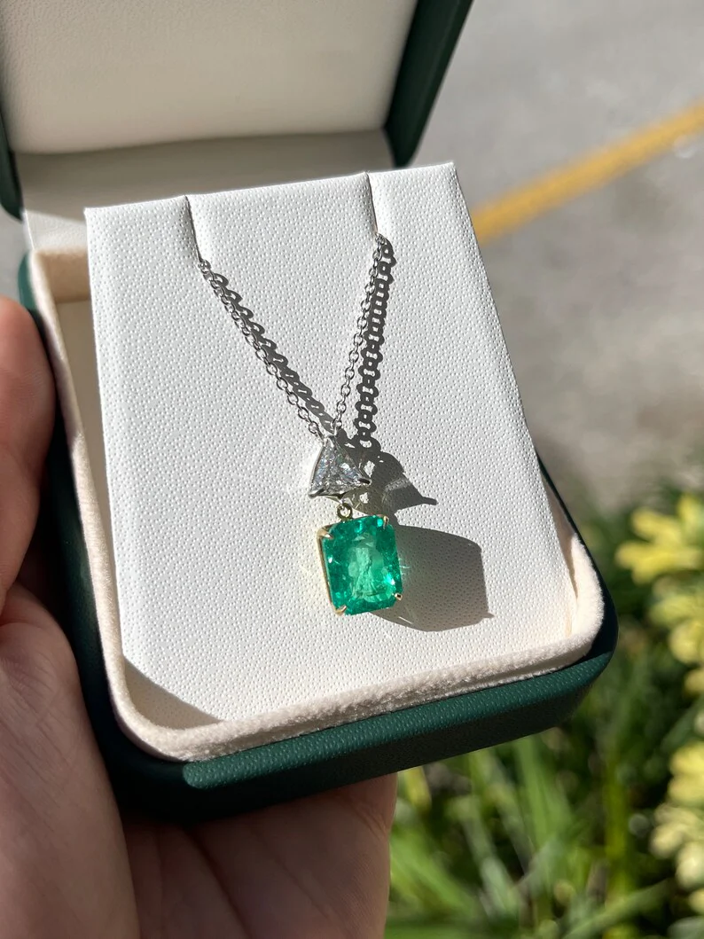 5.72tcw 18K Colombian Emerald & Trillion Cut Diamond Accent Statement Necklace - Image 4