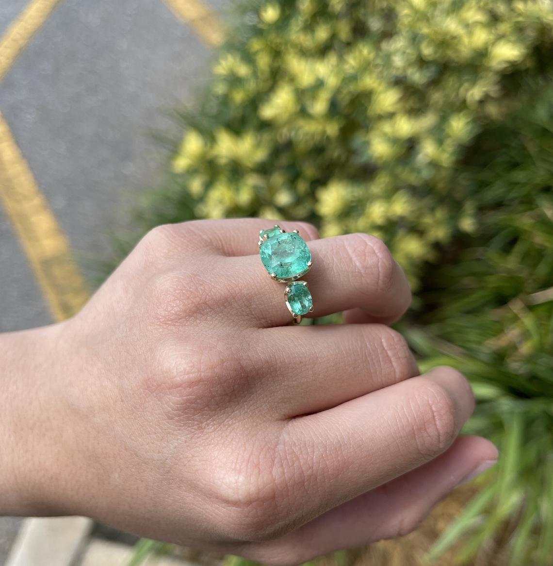 8.90tcw 14K Three Stone Cushion Cut & Oval Colombian Emerald Ring - Image 7