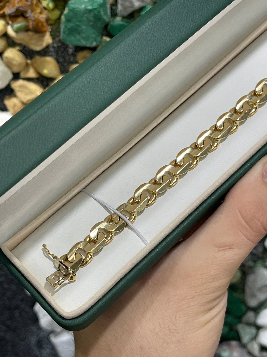 9.0 mm Flat Figure 8 Solid 14K Yellow Gold Bracelet - Image 6