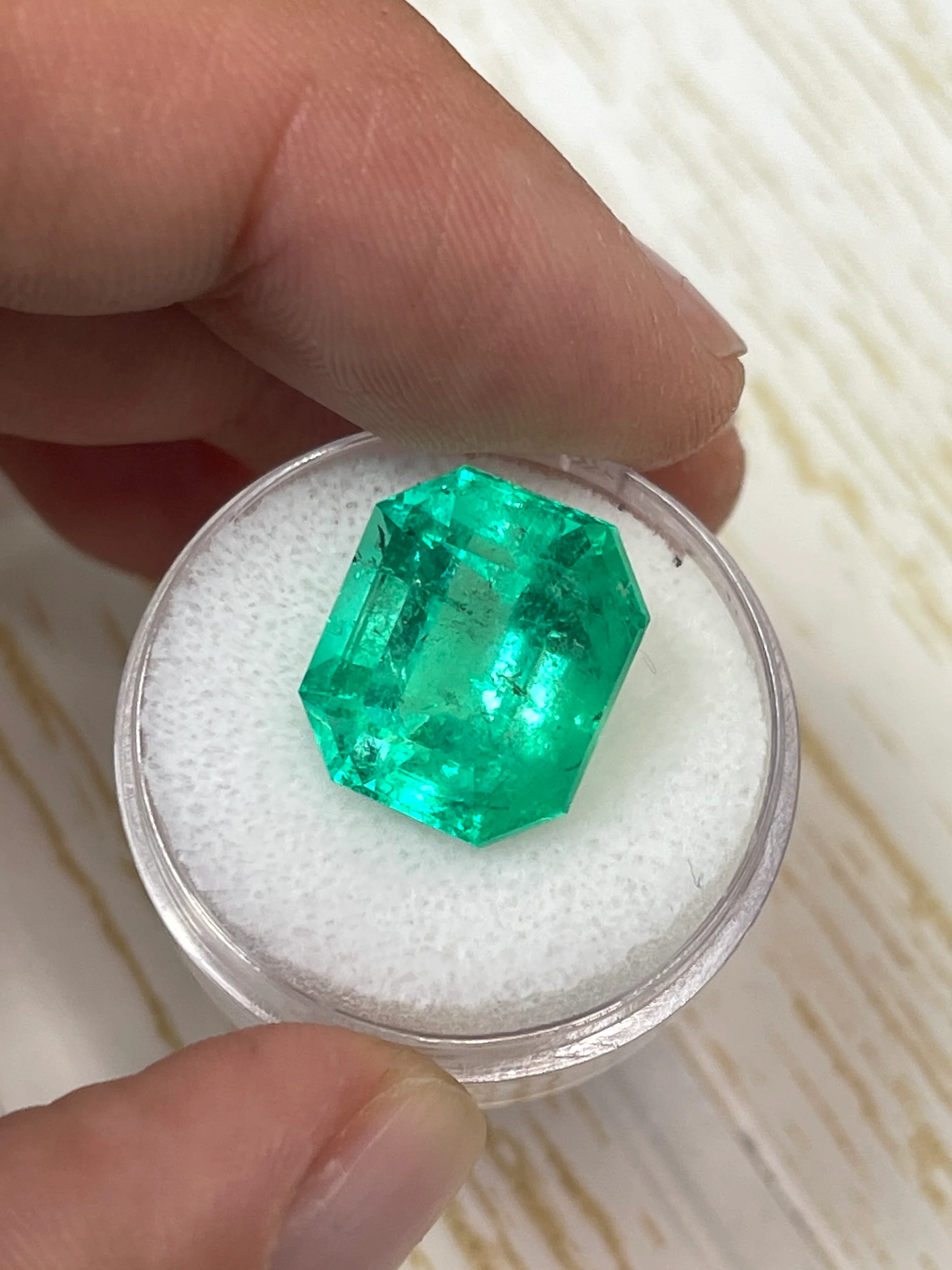 Large 13.22 Carat GIA CERTIFIED 15x13 Muzo Yellowish Green Natural Loose Colombian Emerald- Emerald Cut - Image 4