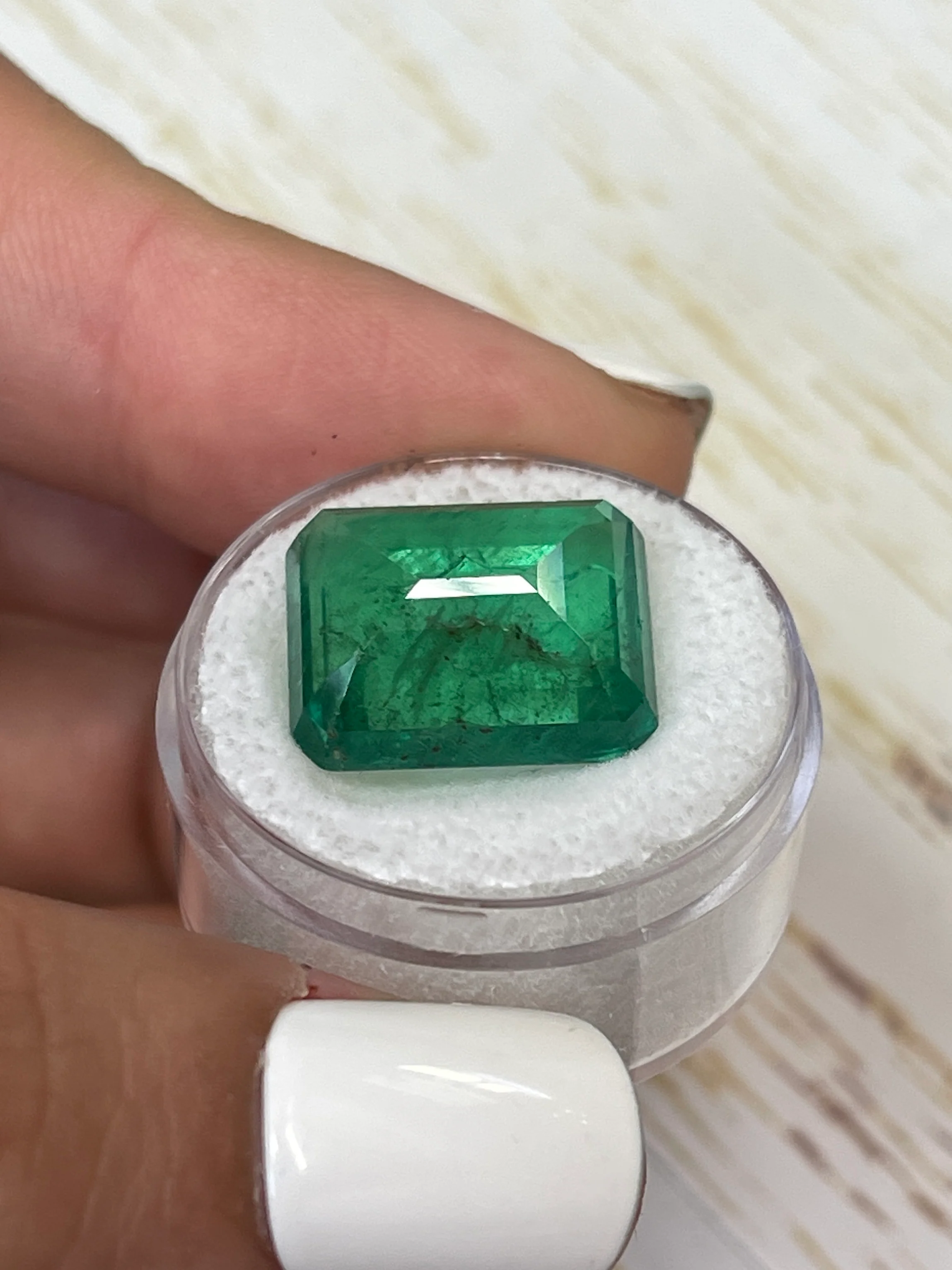 Large 14.13 Carat 16.5x13 Medium Green Natural Loose Zambian- Emerald Cut - Image 5