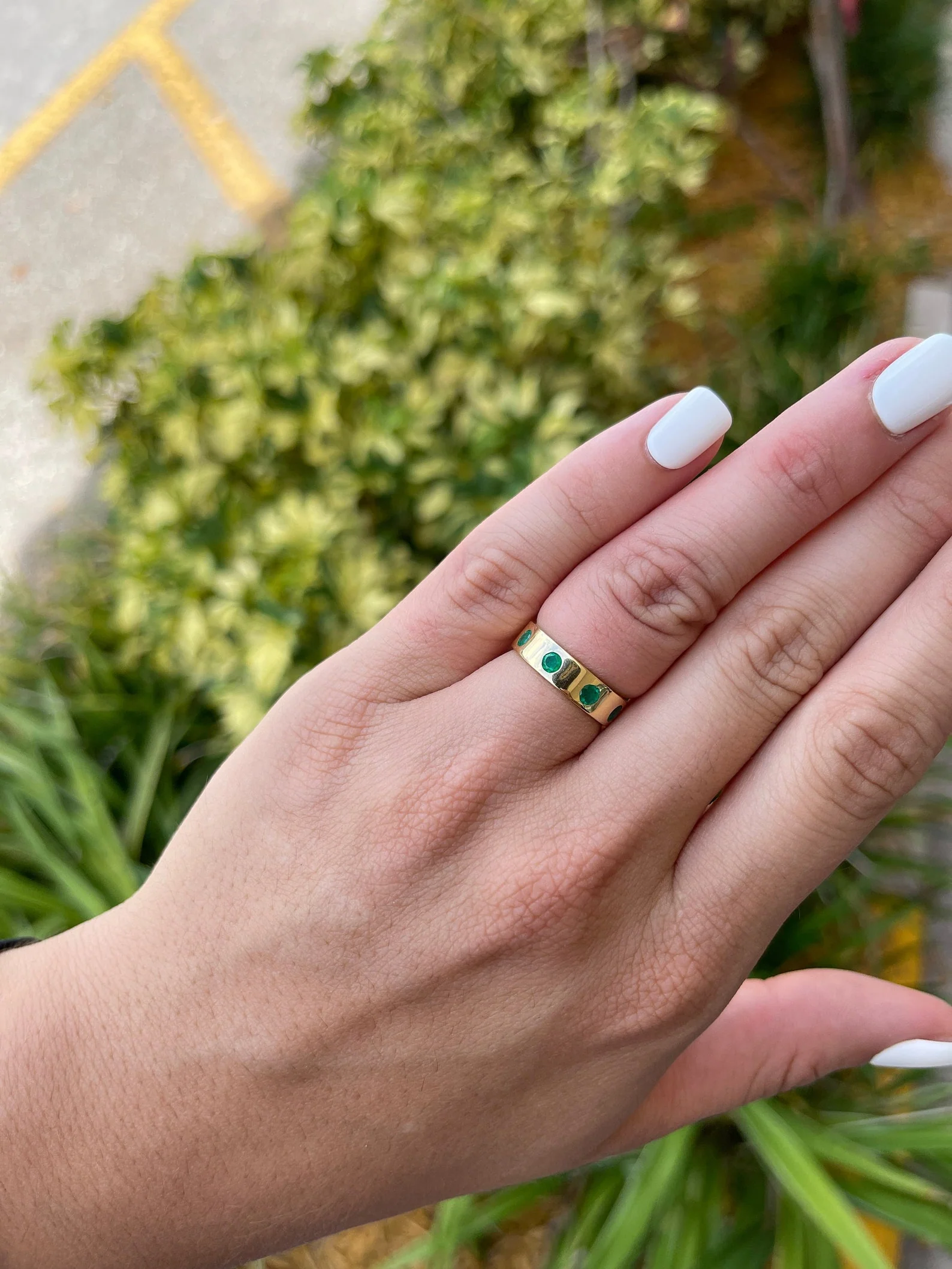 Stacking 0.50tcw 18K 5 mm Round Colombian Emerald Bezel Solid Wedding Band - Image 3